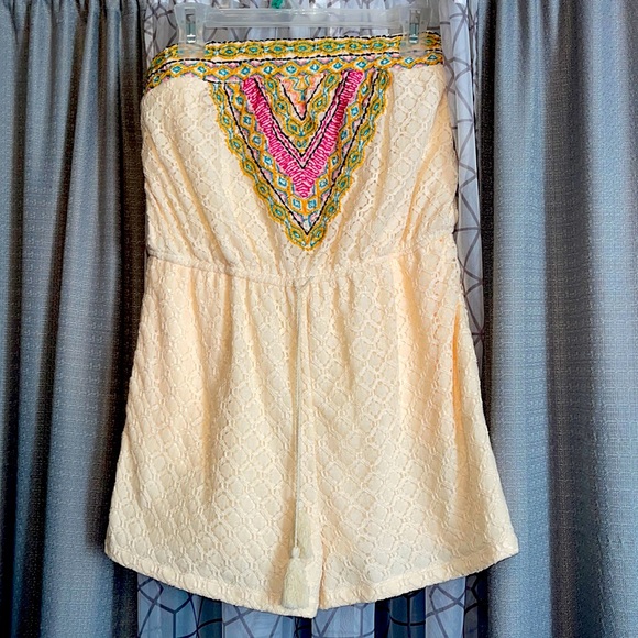 Cream strapless Romper size L super cute - Picture 1 of 5